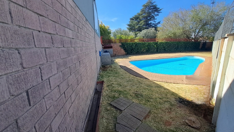 4 Bedroom Property for Sale in Langenhovenpark Free State